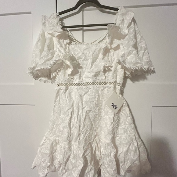 NEW Selfie Leslie: How Romantic Flounce Sleeve Lace-Up Back Dress - Picture 4 of 8